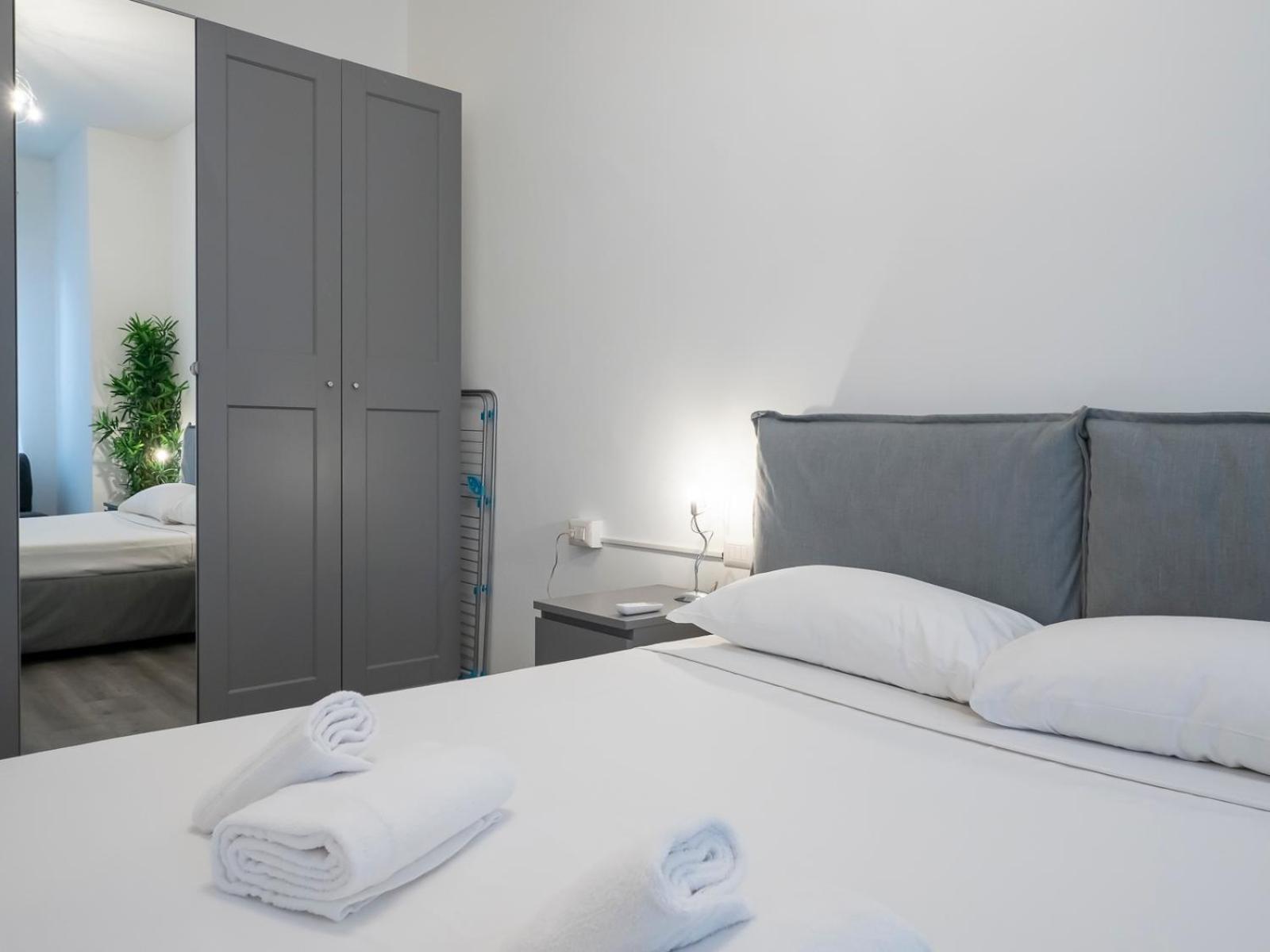 I Host Apartment - Melloni 34 Milan Bagian luar foto